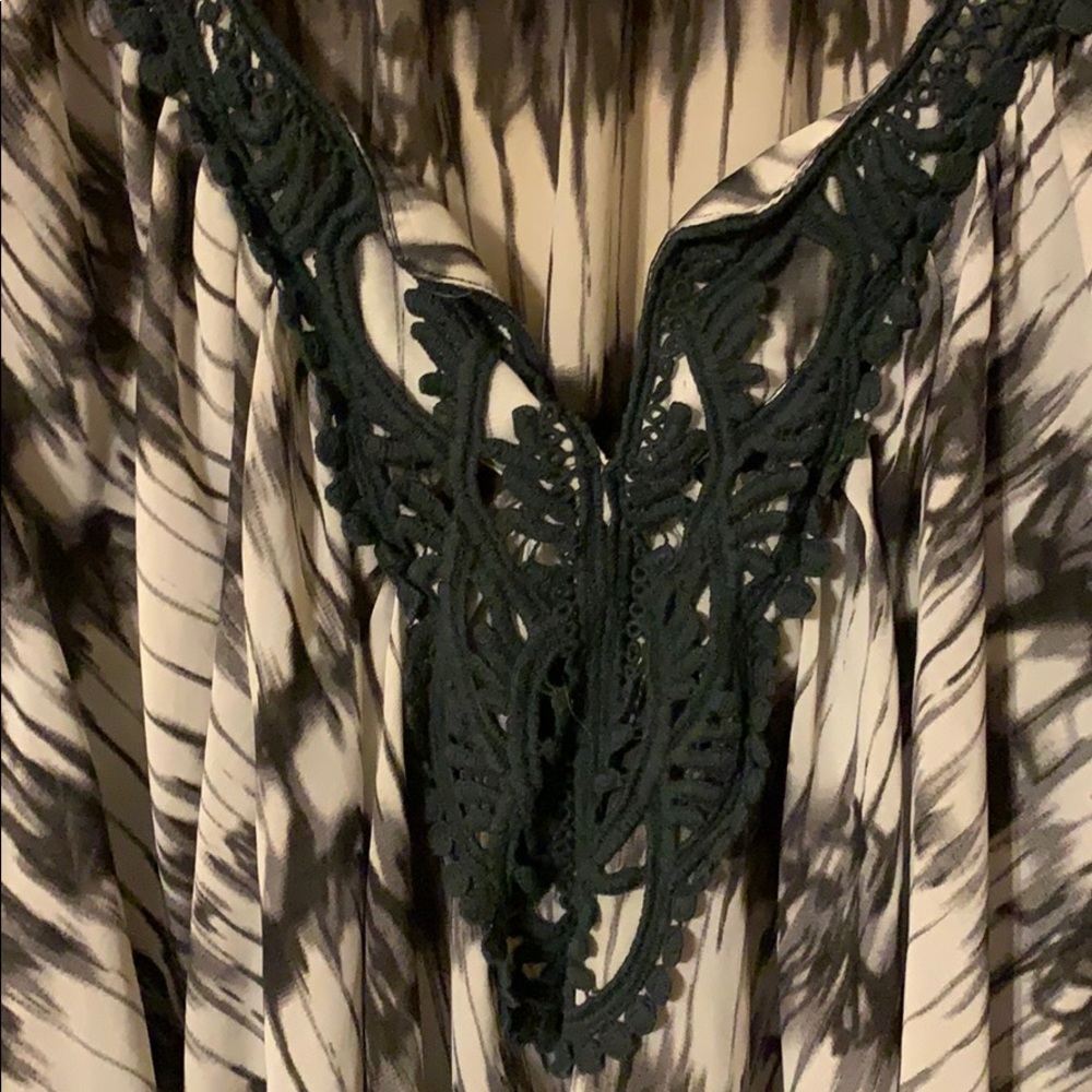 Isabella Rodriguez Tunic Top - Picture 3 of 7